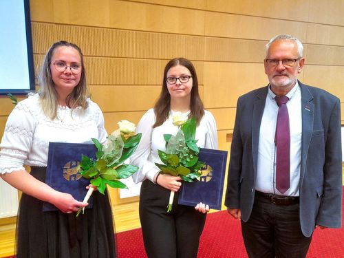 Díjazták az egykori lóris diákok szakmai munkáját!
