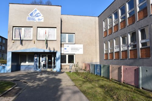 Borító kép a Dunaújvárosi SZC Lorántffy Zsuzsanna Technikum és Kollégium intézményről